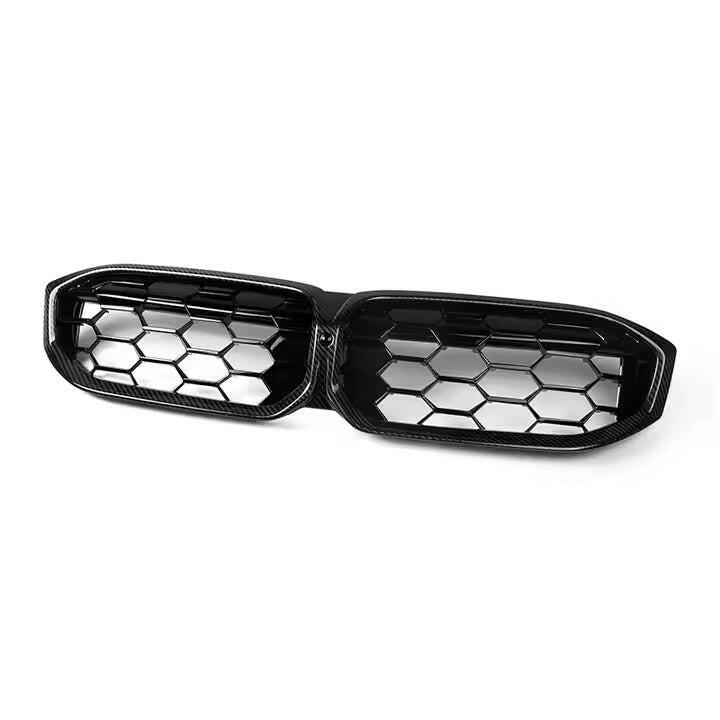LCI kidney grille with black diamond inserts and carbon frame, angled view (Diamond Style) – BMW G20 3 Series