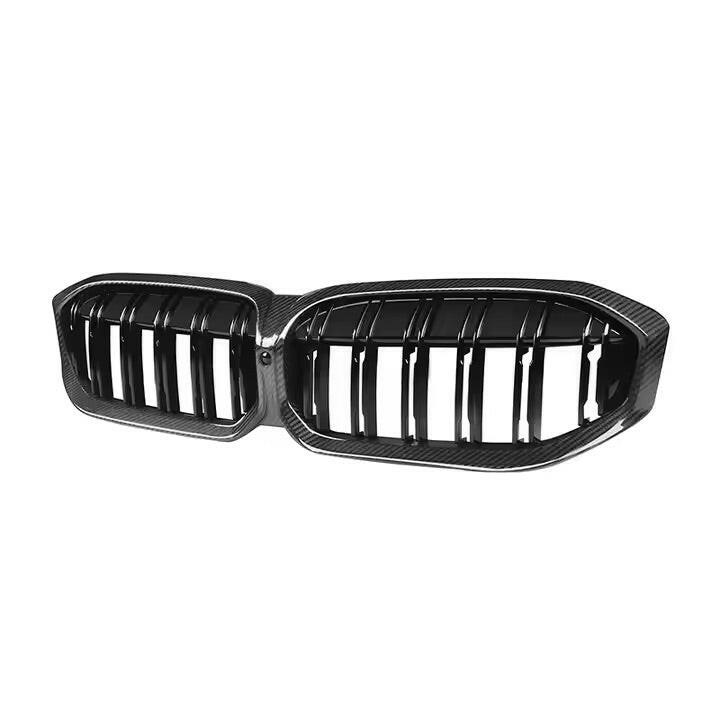 Carbon-framed double-slat kidney grille, right three-quarter view – BMW G20 3 Series