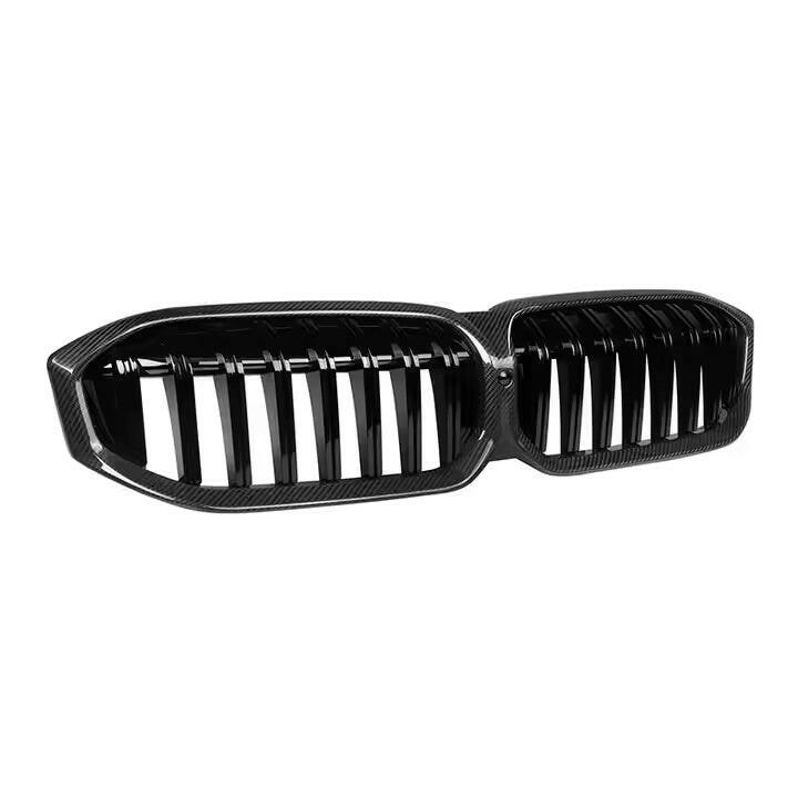 Center-joined single-slat carbon kidney grille, angled view – BMW G20 3 Series
