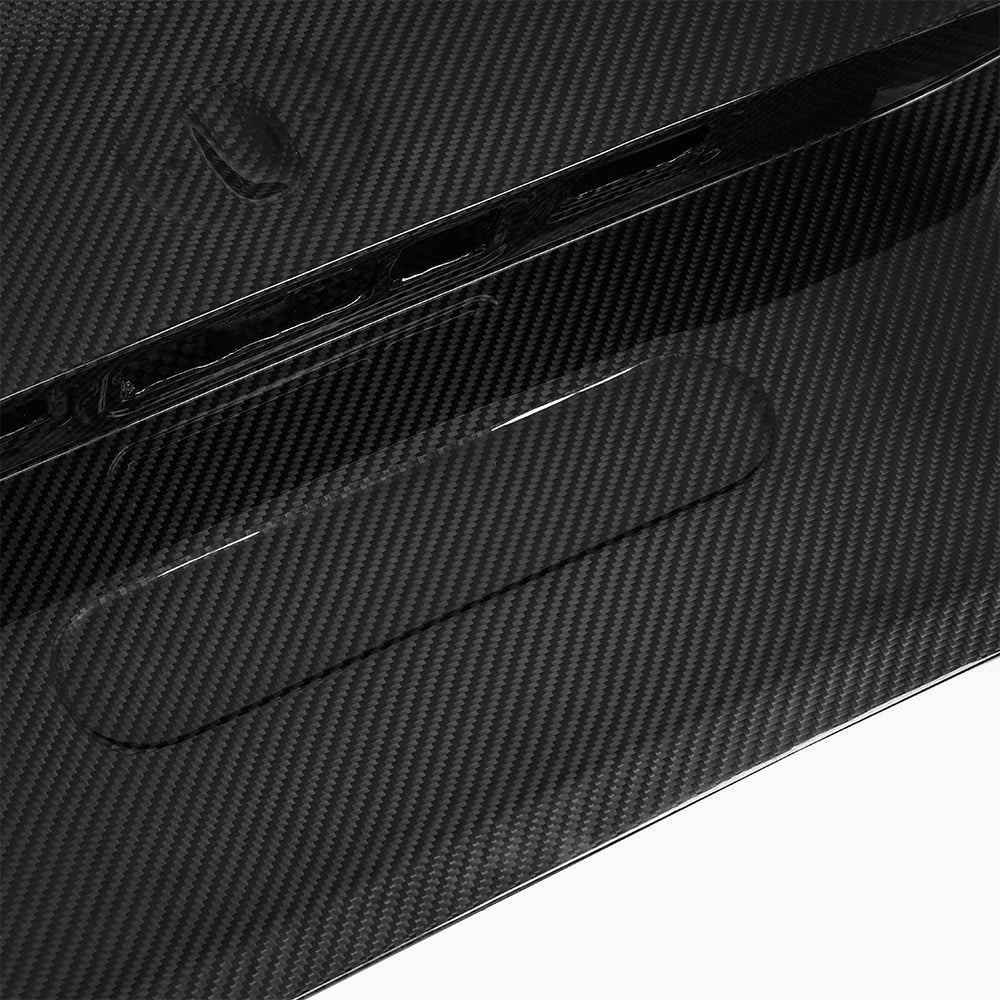 Weave pattern and license plate recess of carbon fiber trunk lid, close-up (OEM Style) – BMW G87 M2
