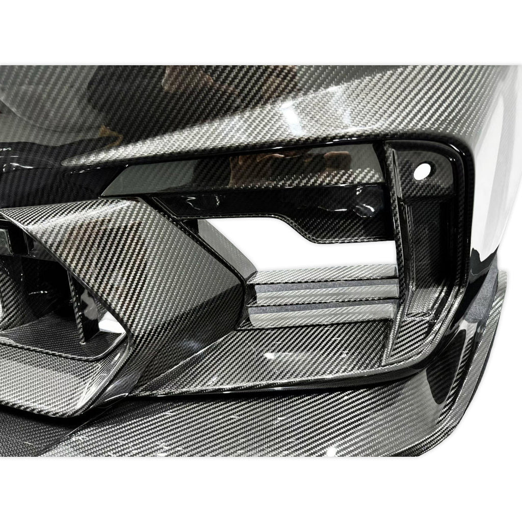 Carbon első lökhárító sarki oldalsó légbeömlője közelről (AD Style) – BMW G87 M2