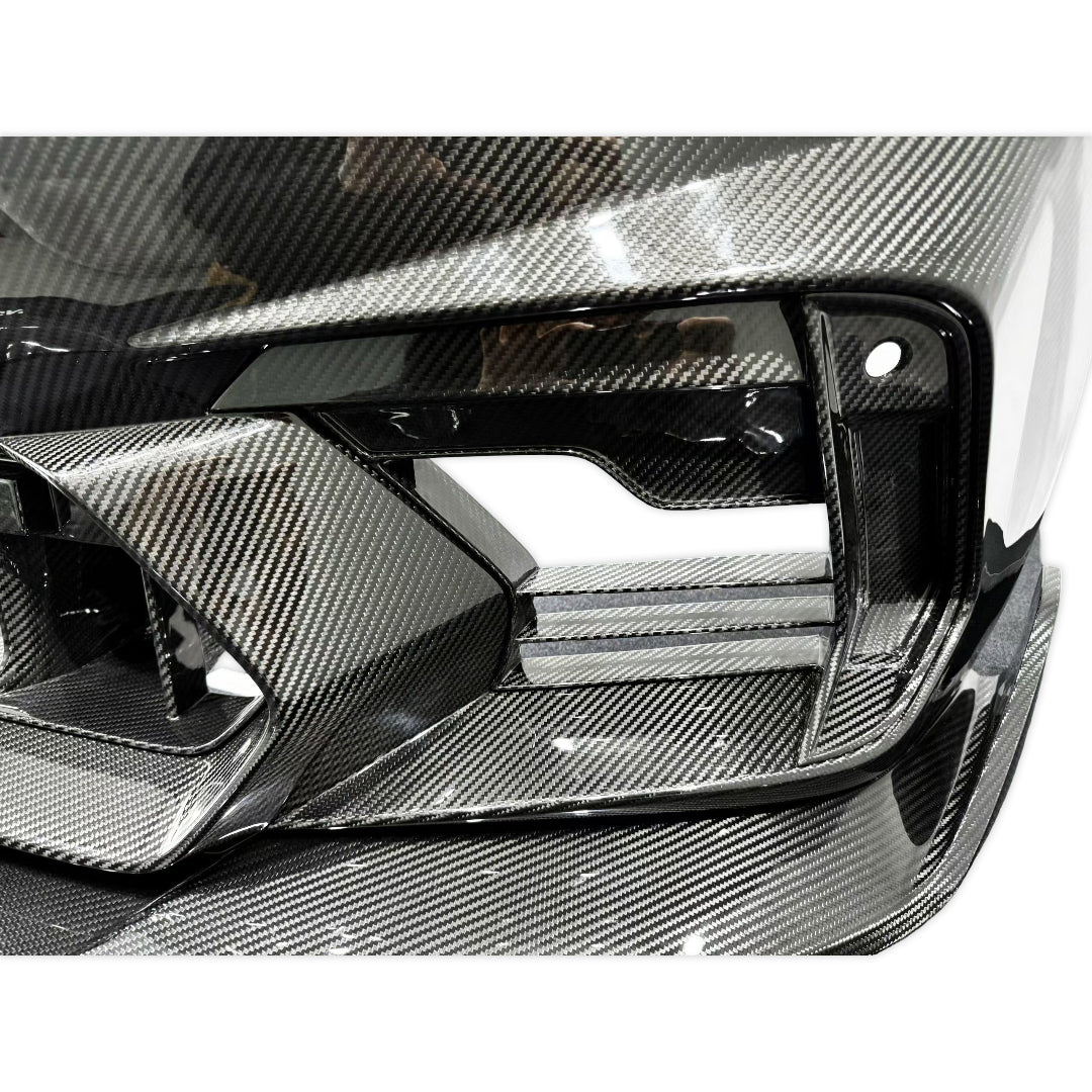 Carbon első lökhárító sarki oldalsó légbeömlője közelről (AD Style) – BMW G87 M2