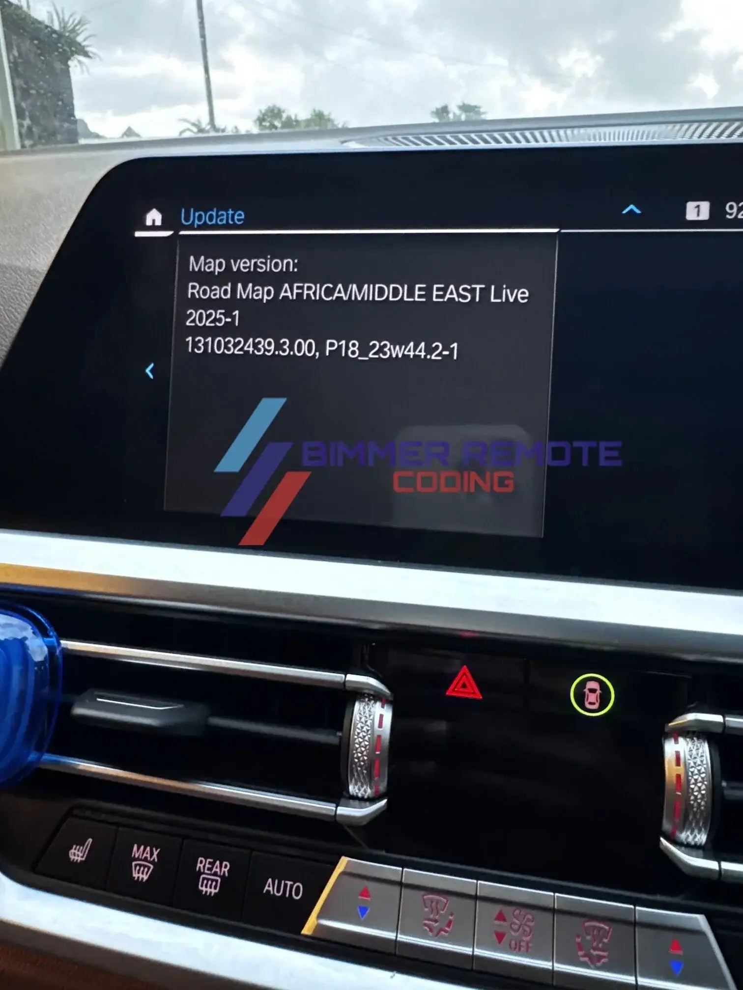 Bmw mgu idrive 7 8 fekete infotainment képernyő térképfrissítéssel afrika közel kelet bimmer remote coding logóval kipufogó rendszer támogatással