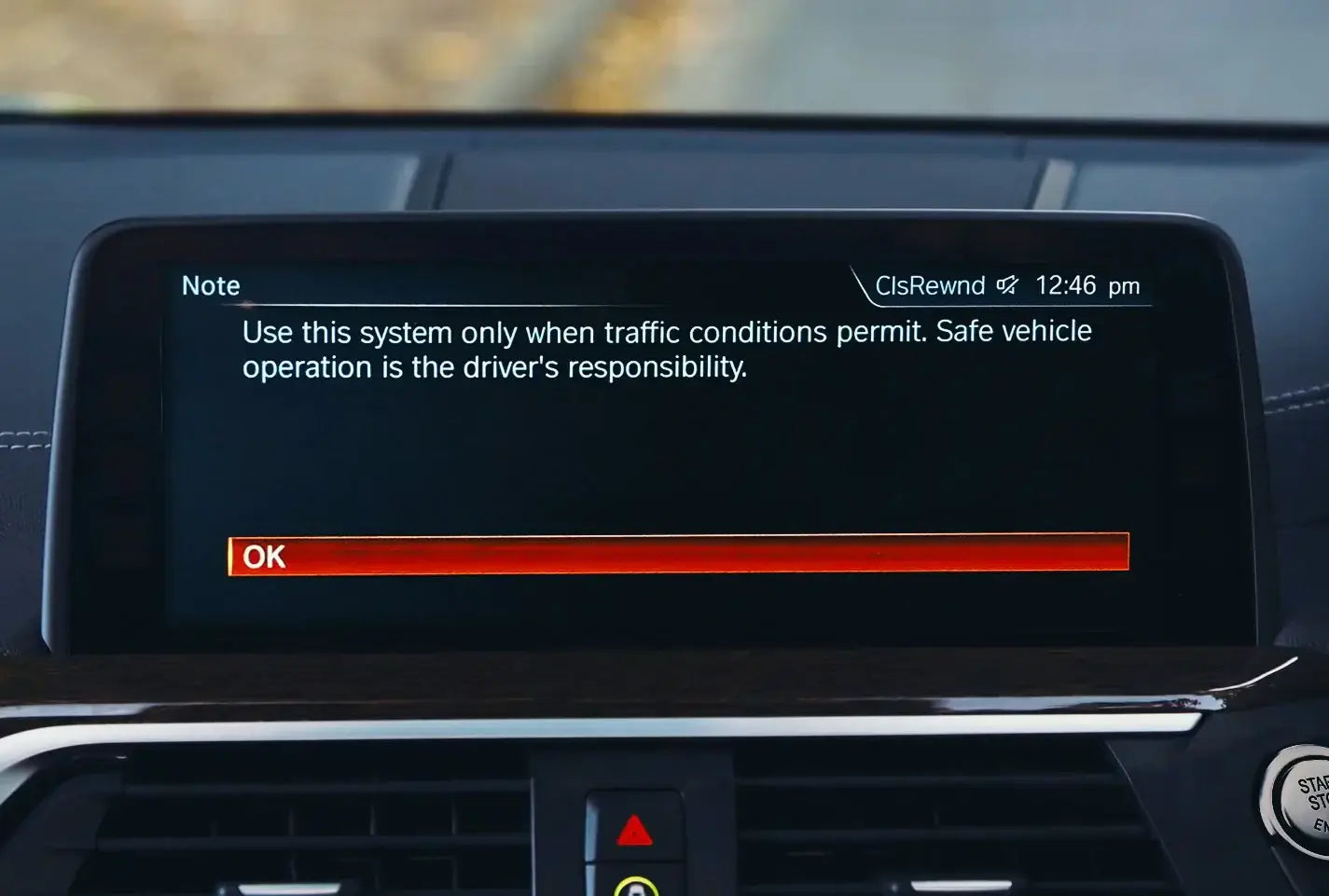Black touchscreen display showing bmw mini jogi figyelmeztetés software delete with orange ok button for kipufogó rendszer