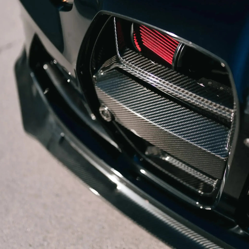 Kidney grille from an angle, with red filter and carbon cover (Front mount intake) – BMW G87 M2 / G80 M3 / G82 M4