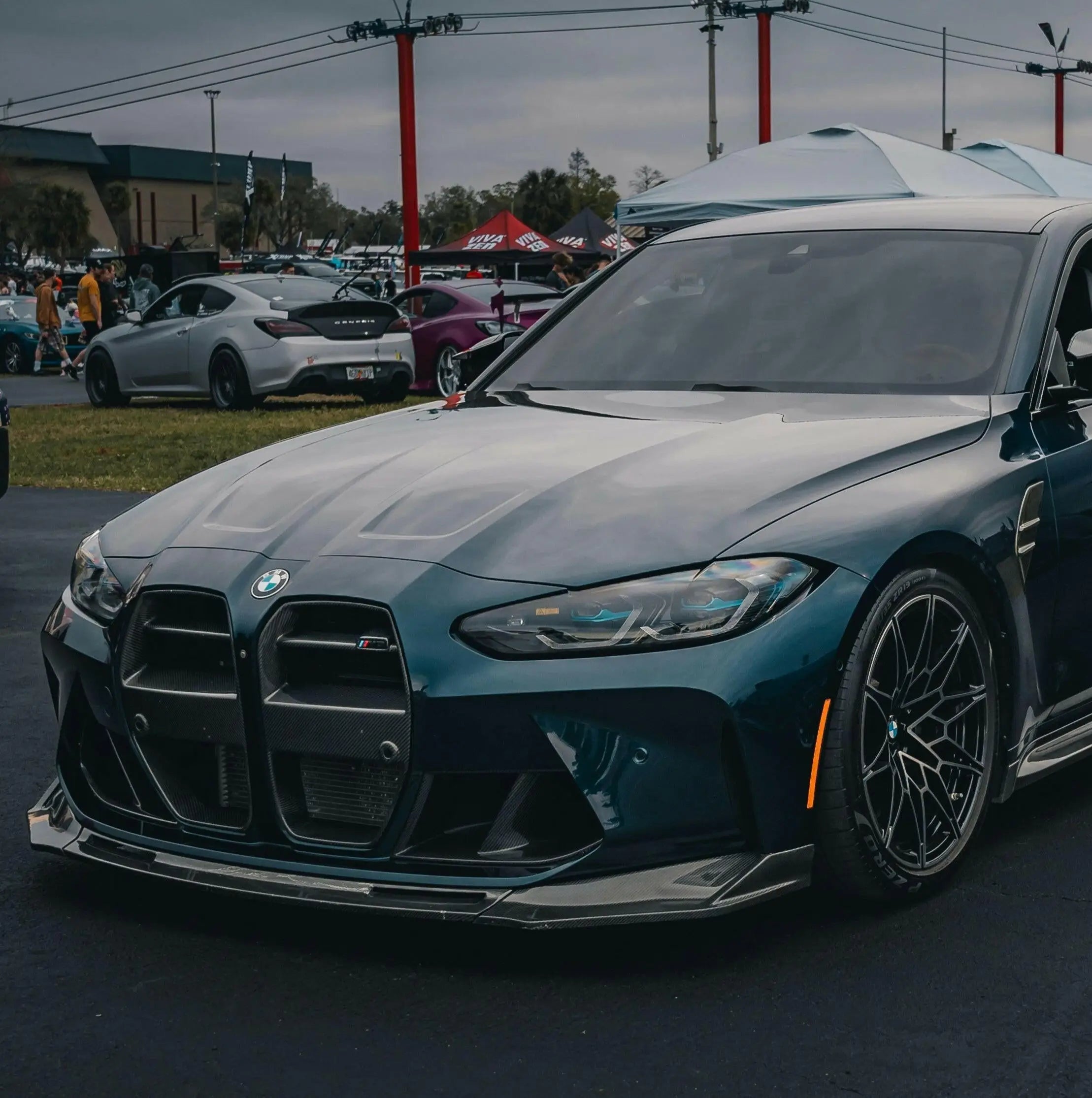 Sötét türkiz metál bmw m3 karbon szálas első koptató agresszív aerodinamikával és black multi-spoke alloy wheels, idealis bmw m3 kipufogó rendszerhez