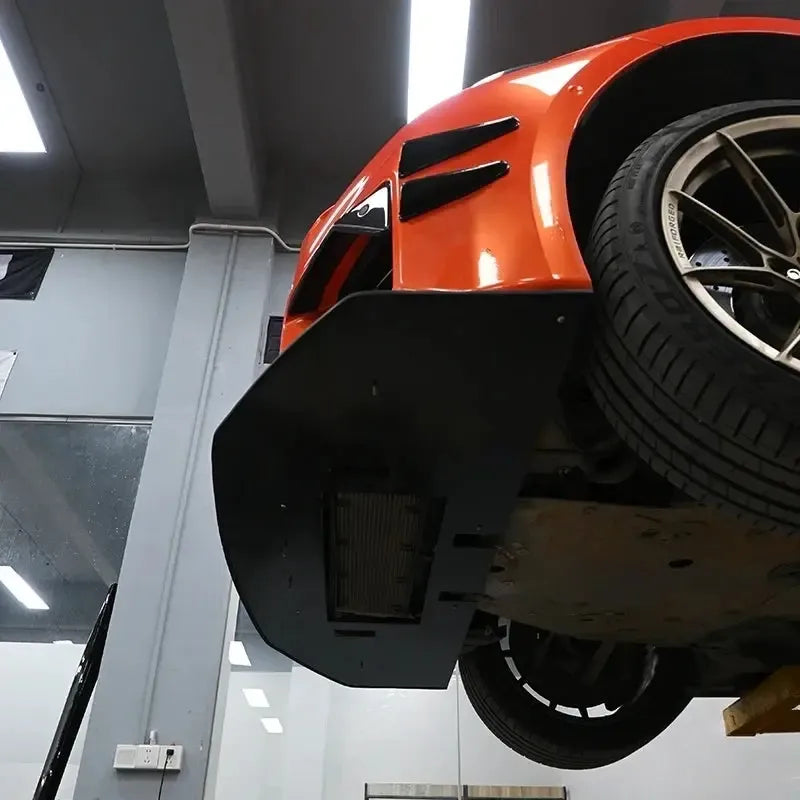 Narancssárga BMW G87 M2 carbon fiber első koptatóval, alulnézet (AP Style)