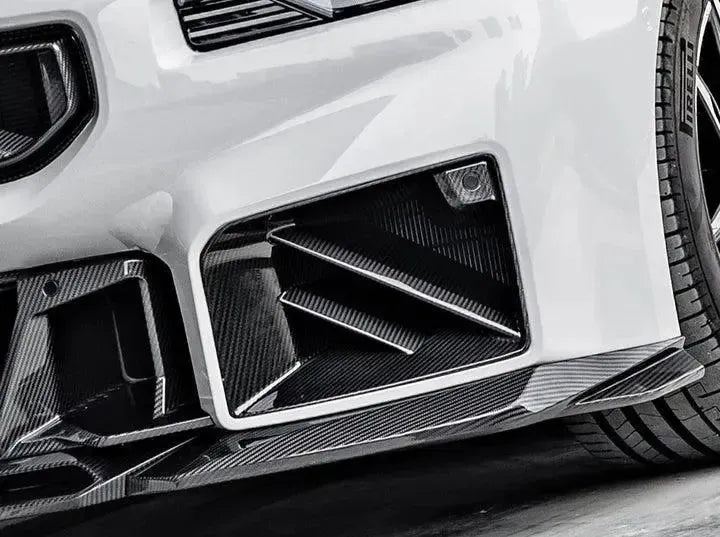 Fehér BMW G87 M2 eleje carbon fiber első koptatóval (SQ V2 Style)