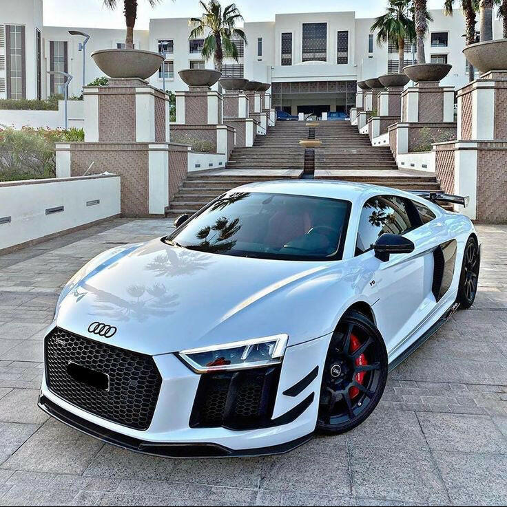 White Audi R8 4S Coupé, front 3/4 view, with fitted carbon front lip (Competition Style)