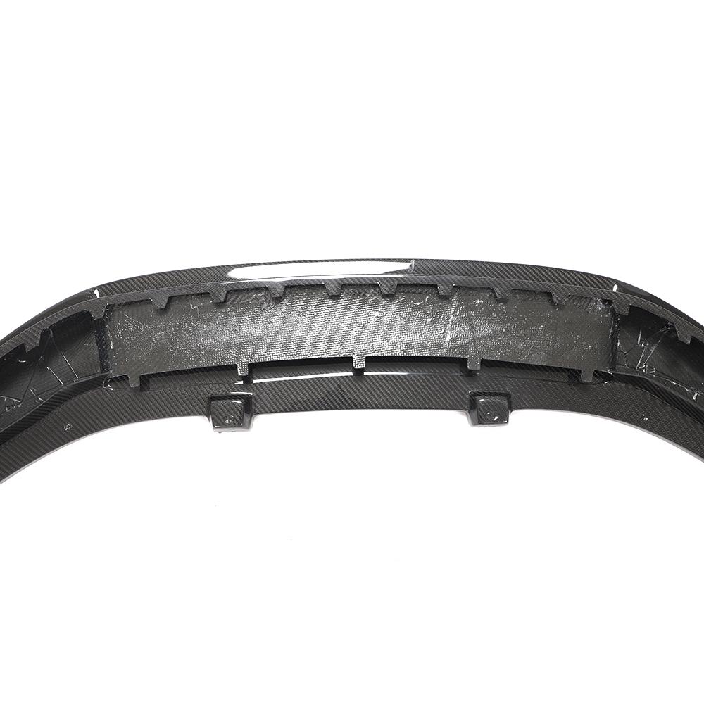 Close-up of the carbon front splitter center section, top-side mounting tabs (VRS Style) – Audi R8 4S (2015–2018)