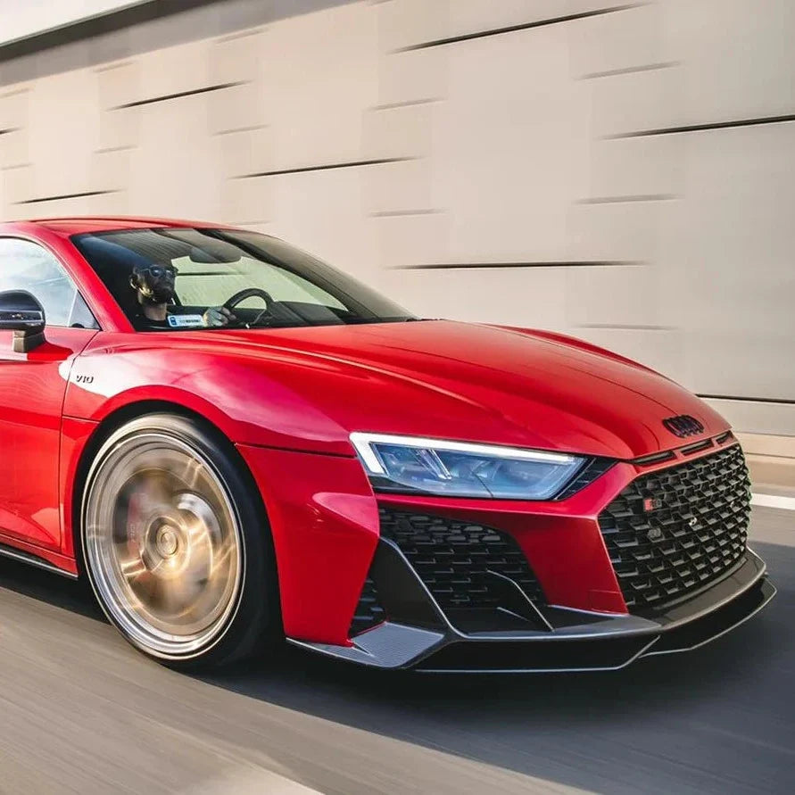 Red Audi R8 4S Facelift Coupé while driving, with fitted finned carbon front lip (Capristo Style)