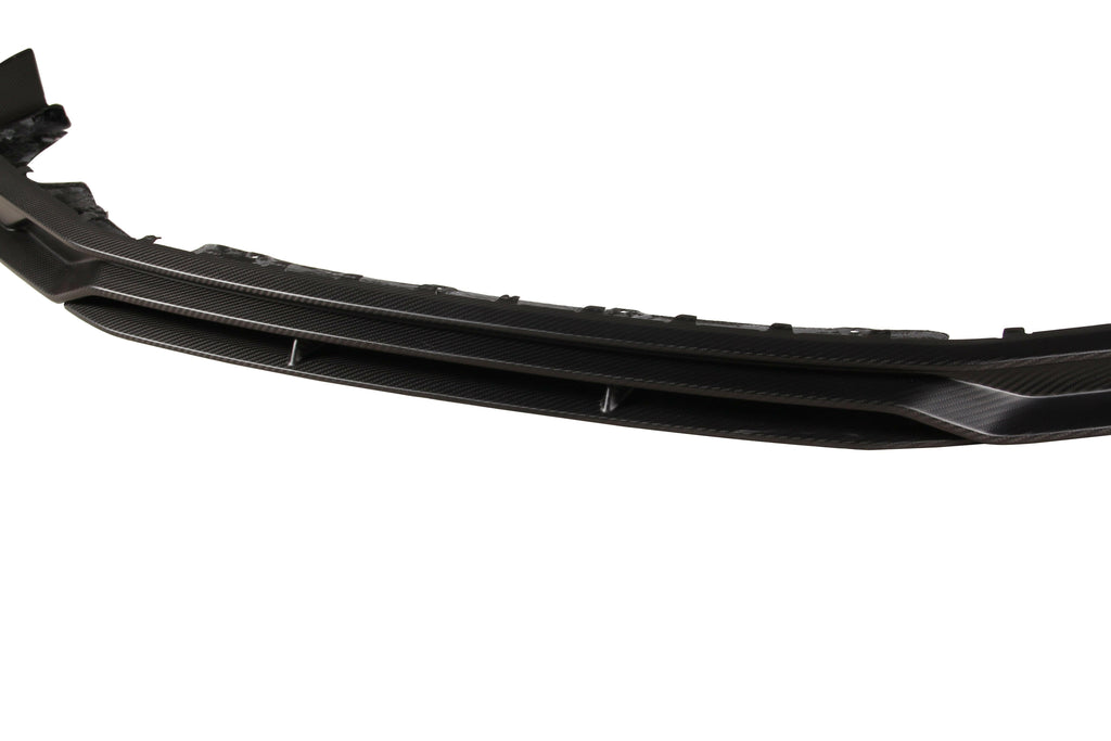 Close-up of the carbon front lip center section with the lower two-fin splitter panel (MT Style) – Audi R8 4S Facelift