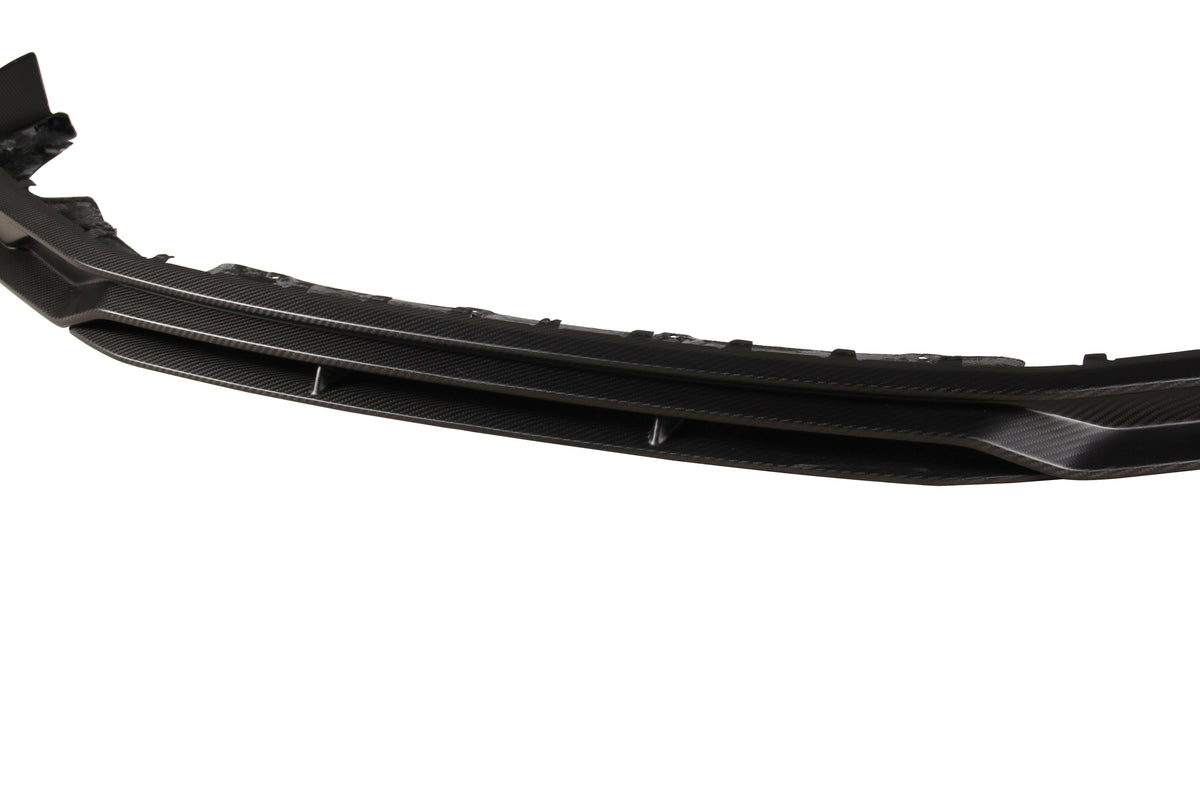 Close-up of the carbon front lip center section with the lower two-fin splitter panel (MT Style) – Audi R8 4S Facelift
