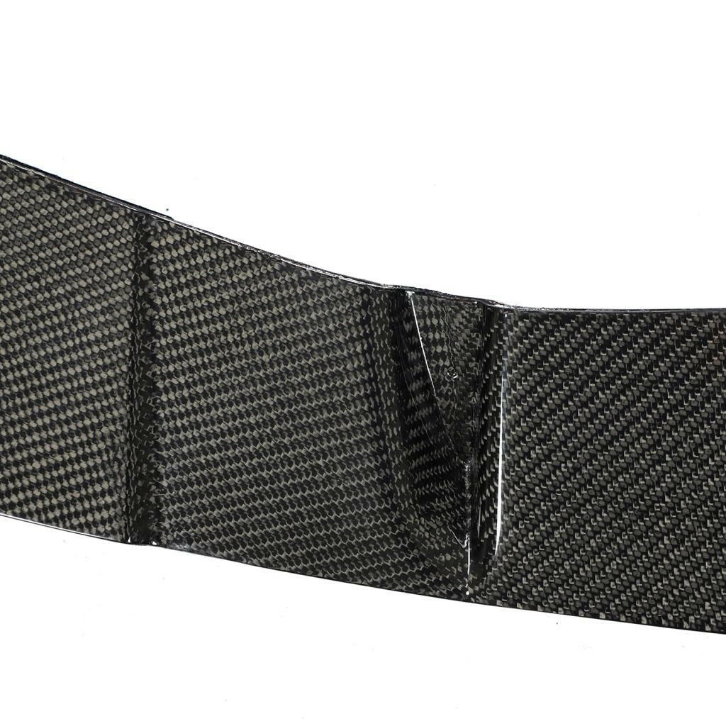Close-up of the carbon front lip weave pattern and center joint (3D Style) – BMW F90 M5