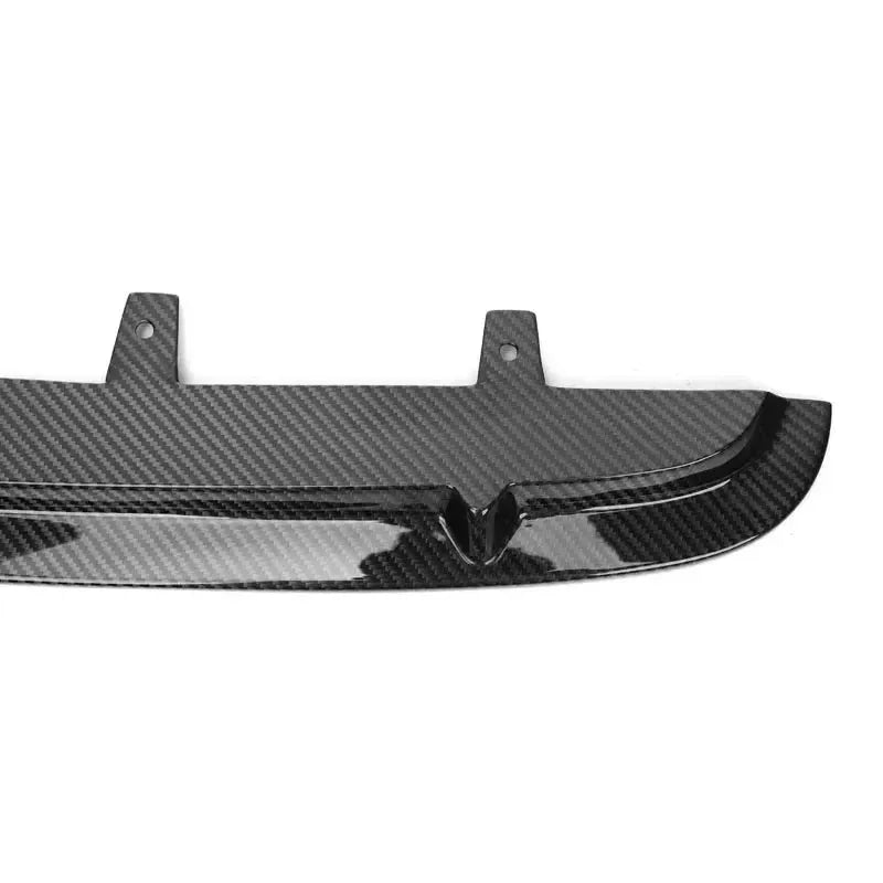 Close-up of the carbon center lip mounting tabs and weave pattern (MP Style) – BMW F90 M5