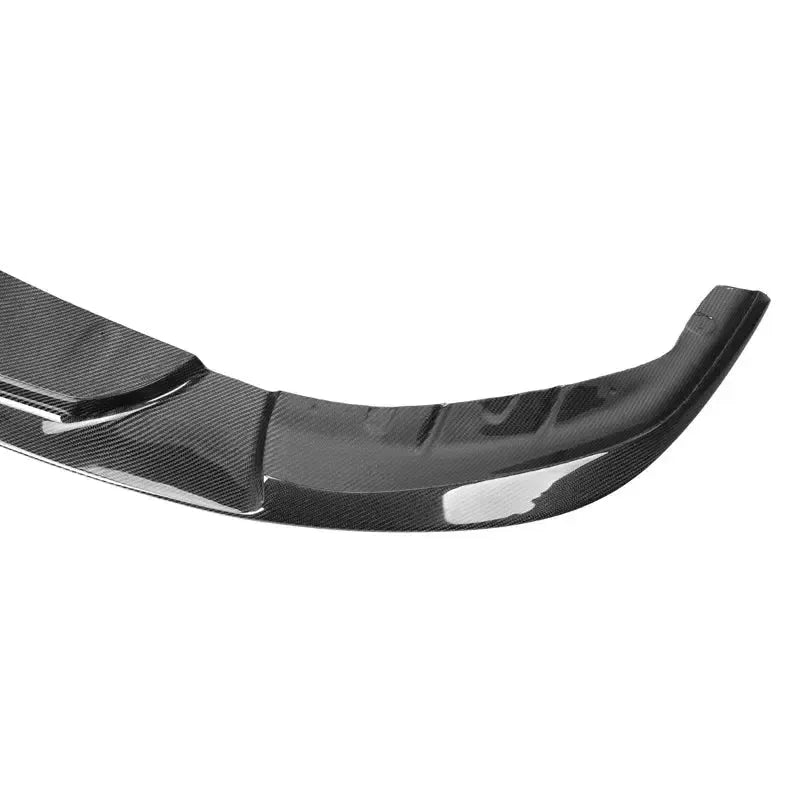 Close-up of the carbon front lip end and center step (3D Style) – BMW G30 5 Series
