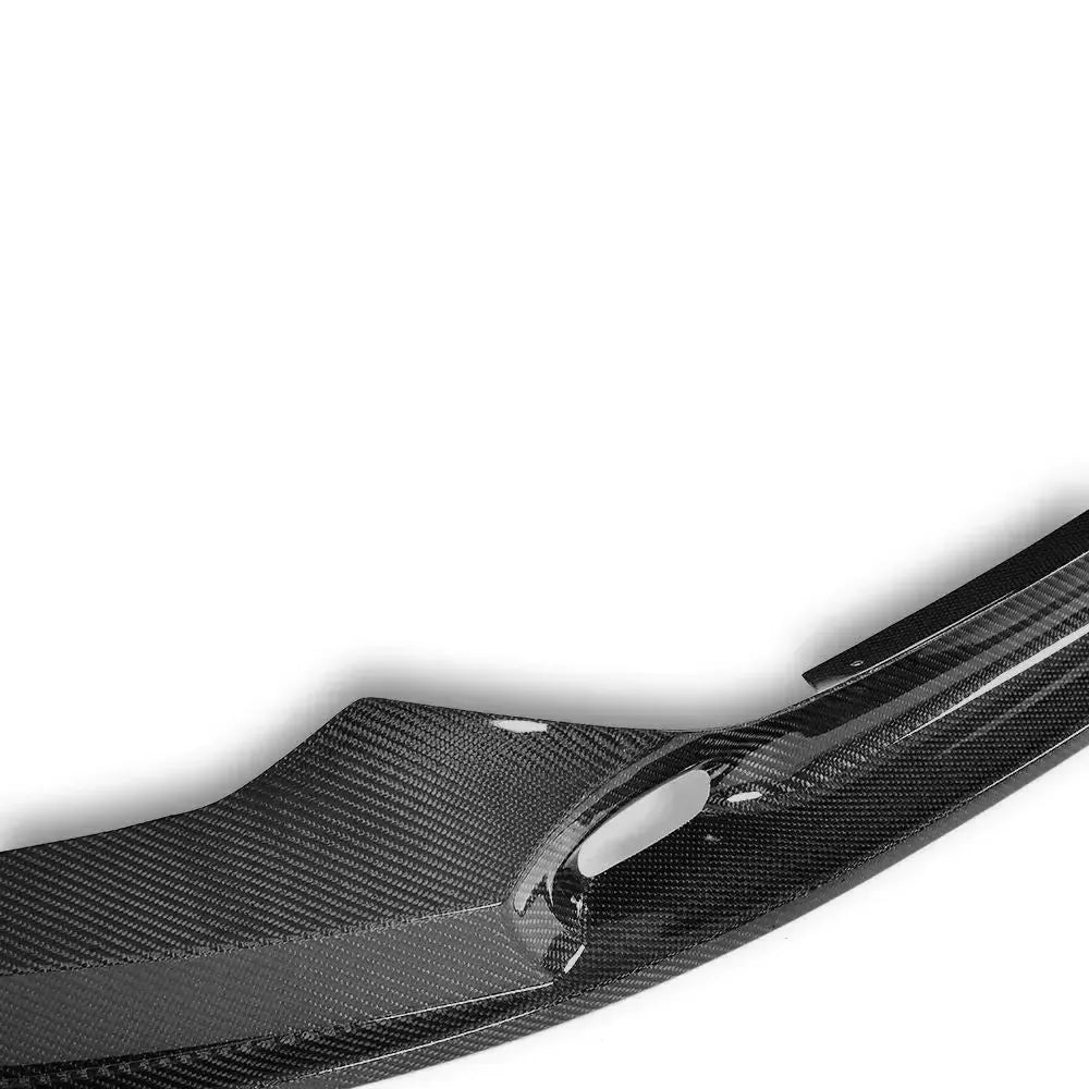 Close-up of the carbon front lip corner and weave pattern (3D Style) – BMW G30 5 Series