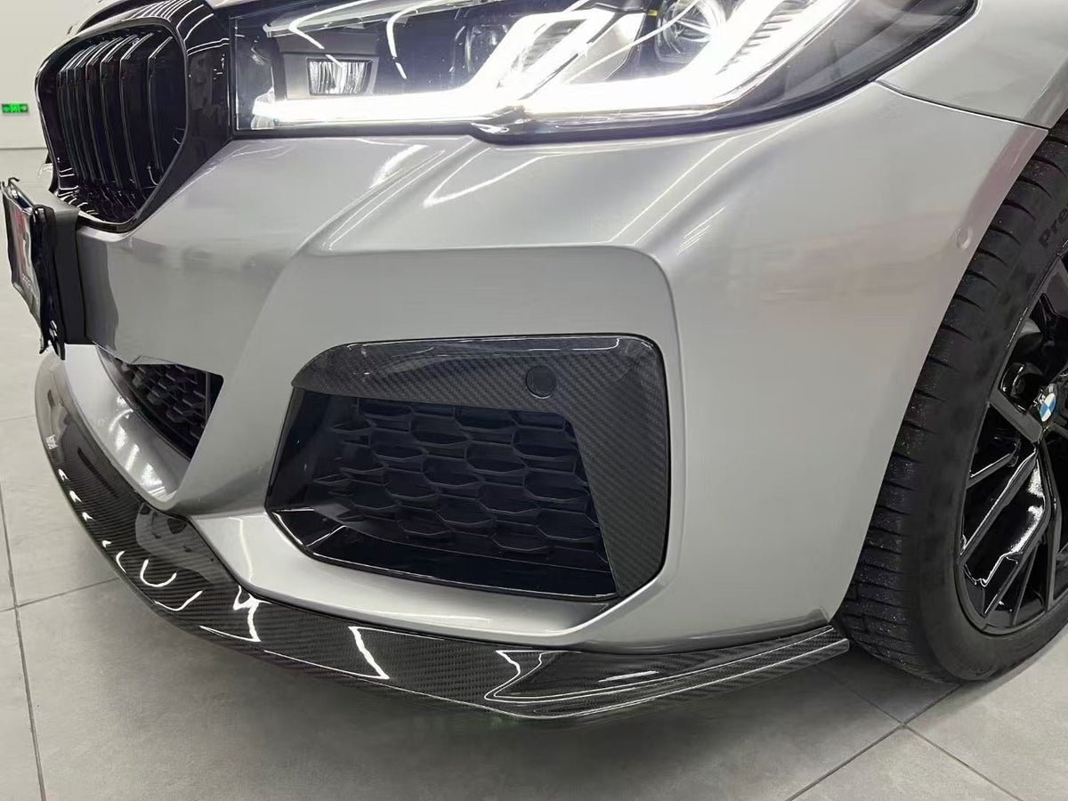 Close-up of a silver-gray BMW G30 LCI front corner, with gloss carbon front lip and air intake trim (KB Style)