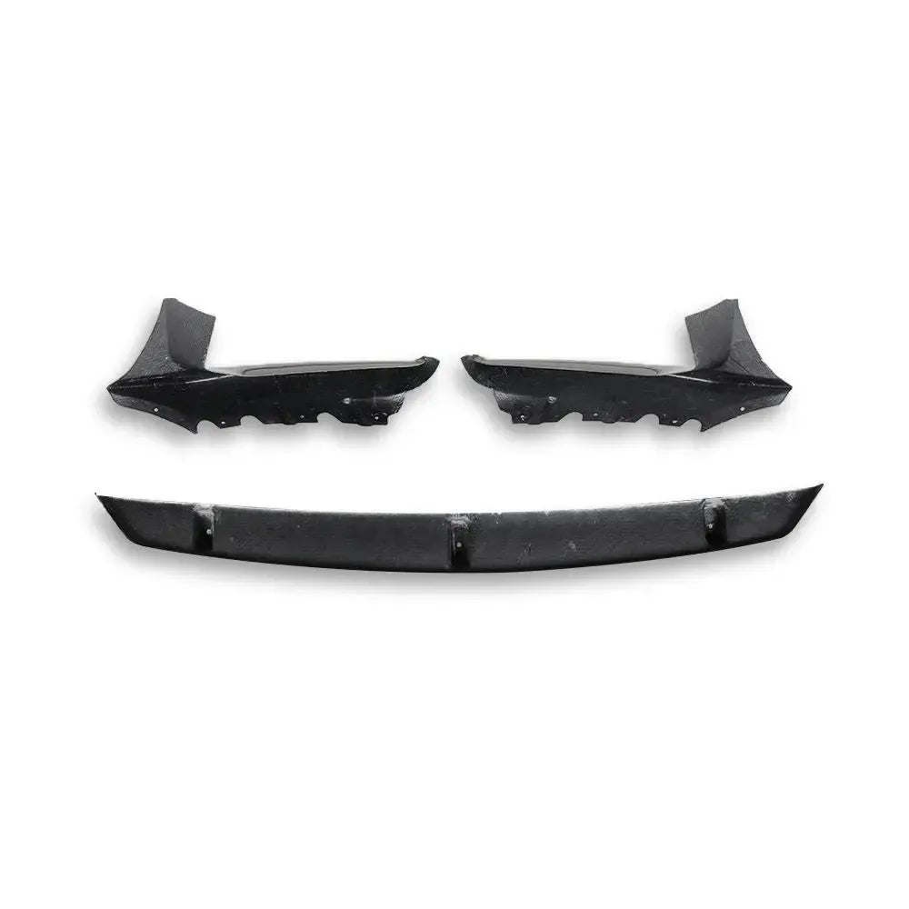 Rear and bottom side of the three-piece carbon front lip (V Style) – BMW G30 5 Series