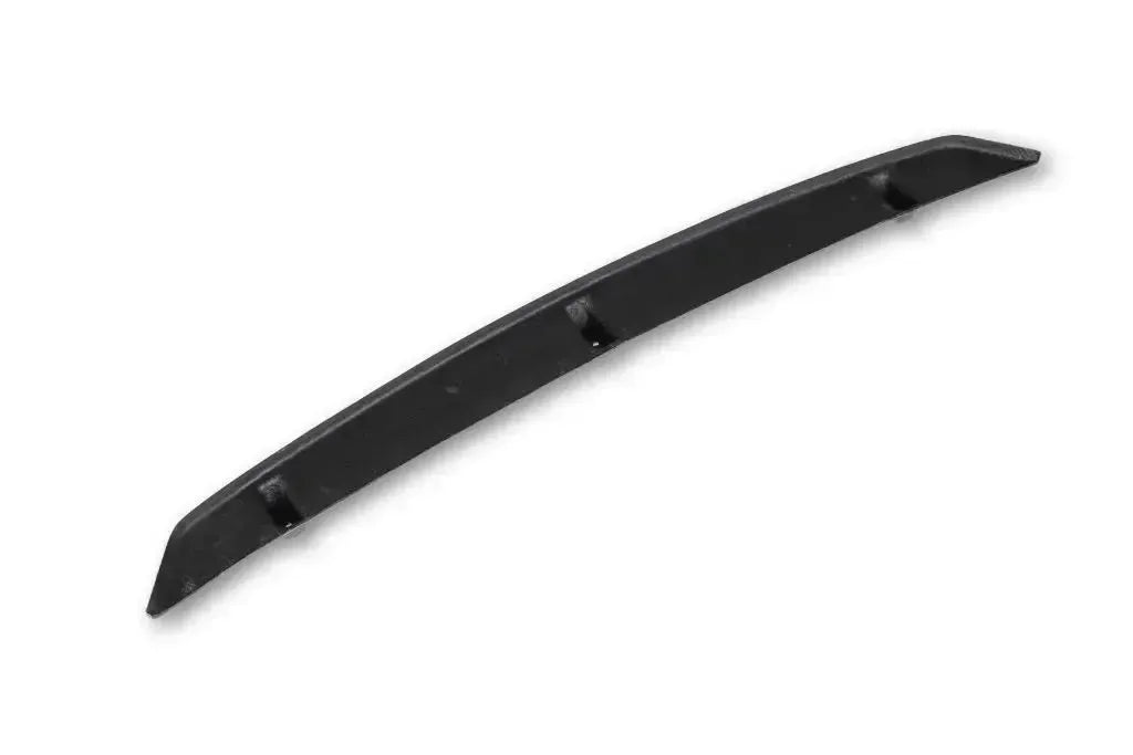 Carbon front lip center piece, three-quarter view (V Style) – BMW G30 5 Series