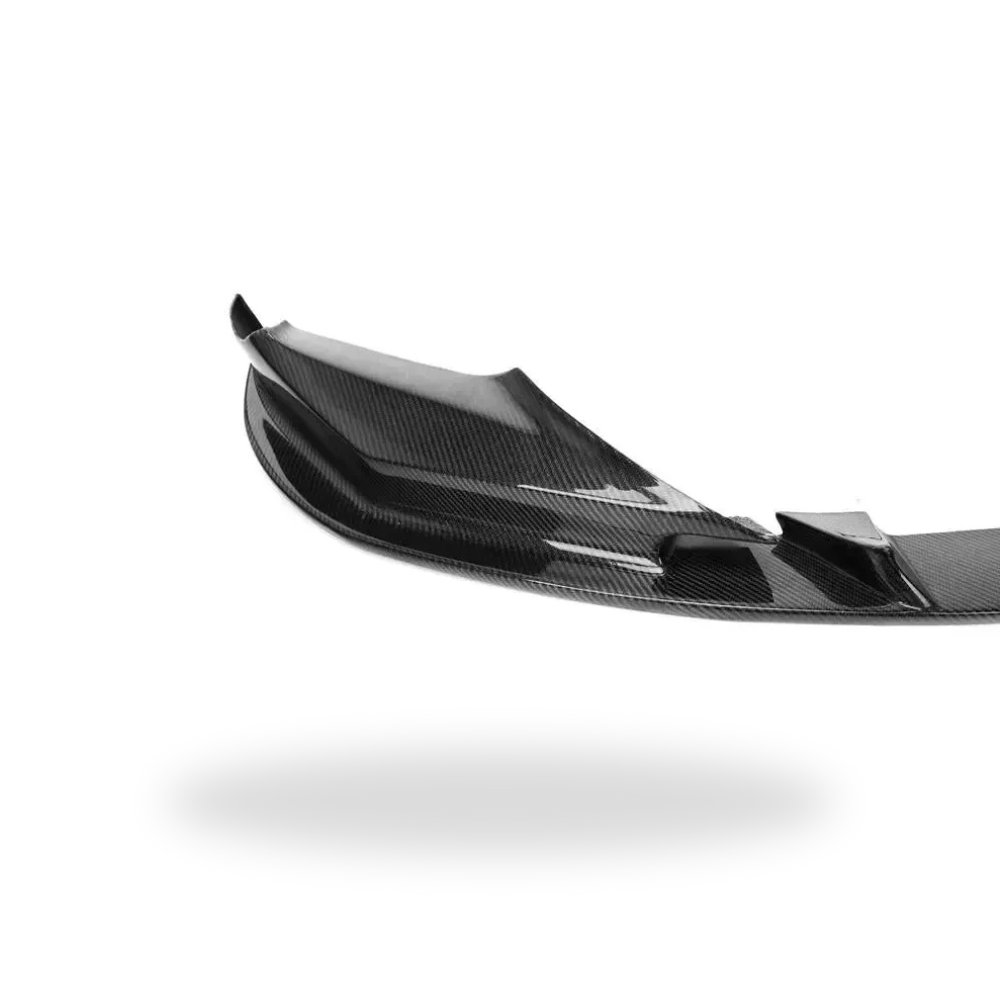 Close-up of the carbon front lip side end piece, from a side angle (MP Style V2) – BMW F90 M5