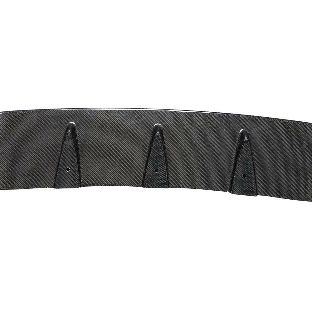 Close-up of the carbon front lip center section with three carbon ribs (RKP Style) – BMW F90 M5