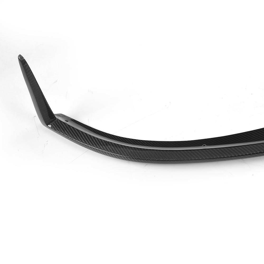 A koptató oldalsó elemének vége közelről, carbon szövéssel (Edition 1 Style) – Mercedes-AMG C63 C205 (kupé / cabrio)