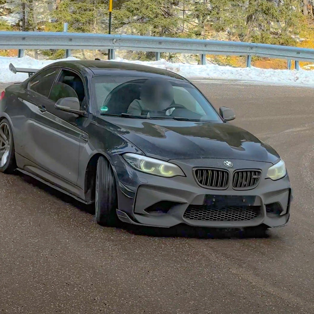 Első koptatók(lip) BMW F87 M2 – PM V1 Style sarok splitterek