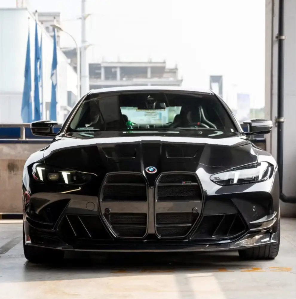 Fekete bmw m3 karbon szén első lökhárító csomag agresszív aerodinamikai kialakítással és kipufogó rendszerrel