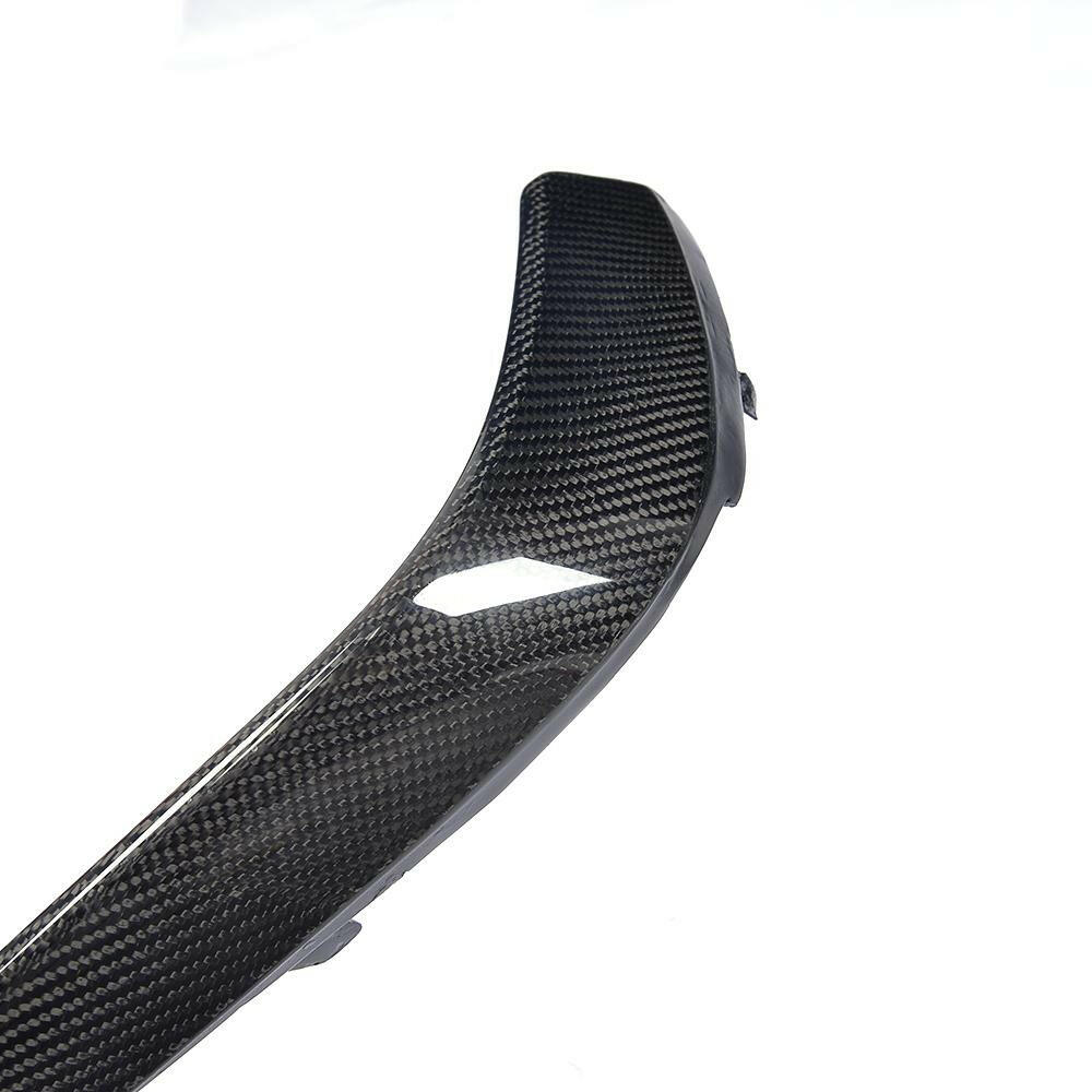 Felső beömlő díszléc ívelt vége közelről, carbon szövéssel – Mercedes-AMG C63 W205 / C205