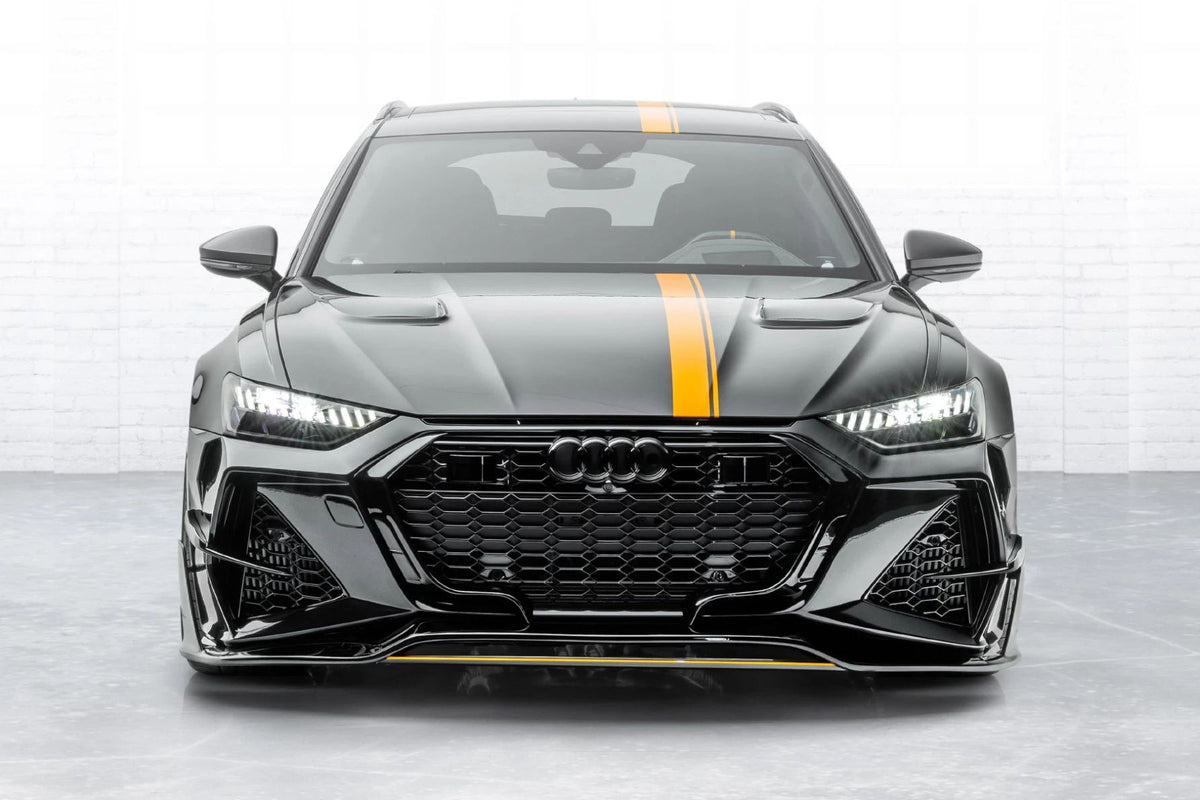Fekete, sárga csíkos Audi RS6 Avant C8 szemből, részben festett autoklávos carbon MSY Style első lökhárítóval