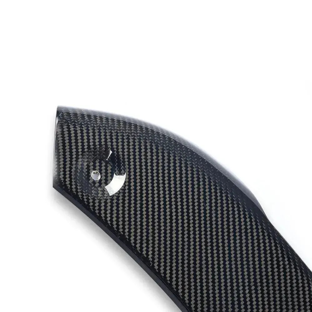 Első sarok splitter carbon szövése és rögzítőfurata közelről (MP Style) – BMW F32 4-es sorozat