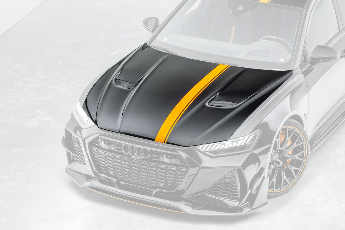 Fekete Audi RS6 Avant C8 felülről, első 3/4-ben, kiemelt szellőzős carbon motorháztetővel (MSY Style)