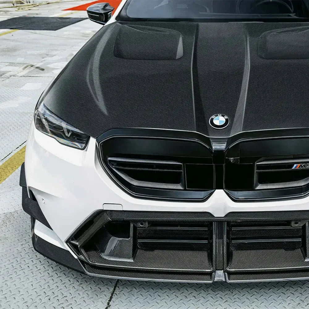 White BMW G90 M5 nose close-up with fitted vented carbon hood (SQ Style)