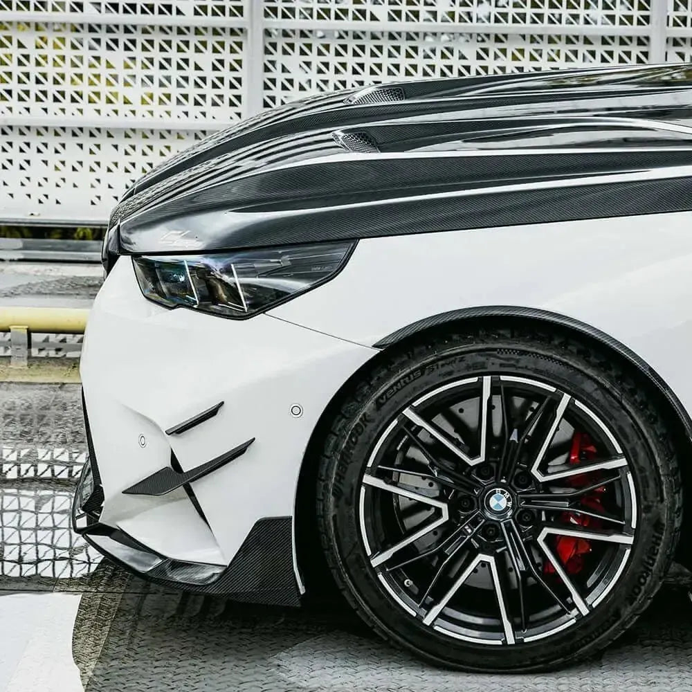 Carbon hood from the side, close-up on a white BMW G90 M5 (SQ Style)