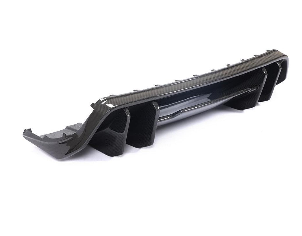 Carbon hátsó diffúzor alacsony oldalsó 3/4-es nézetből (VRS Style) – Audi R8 4S (2015–2018)