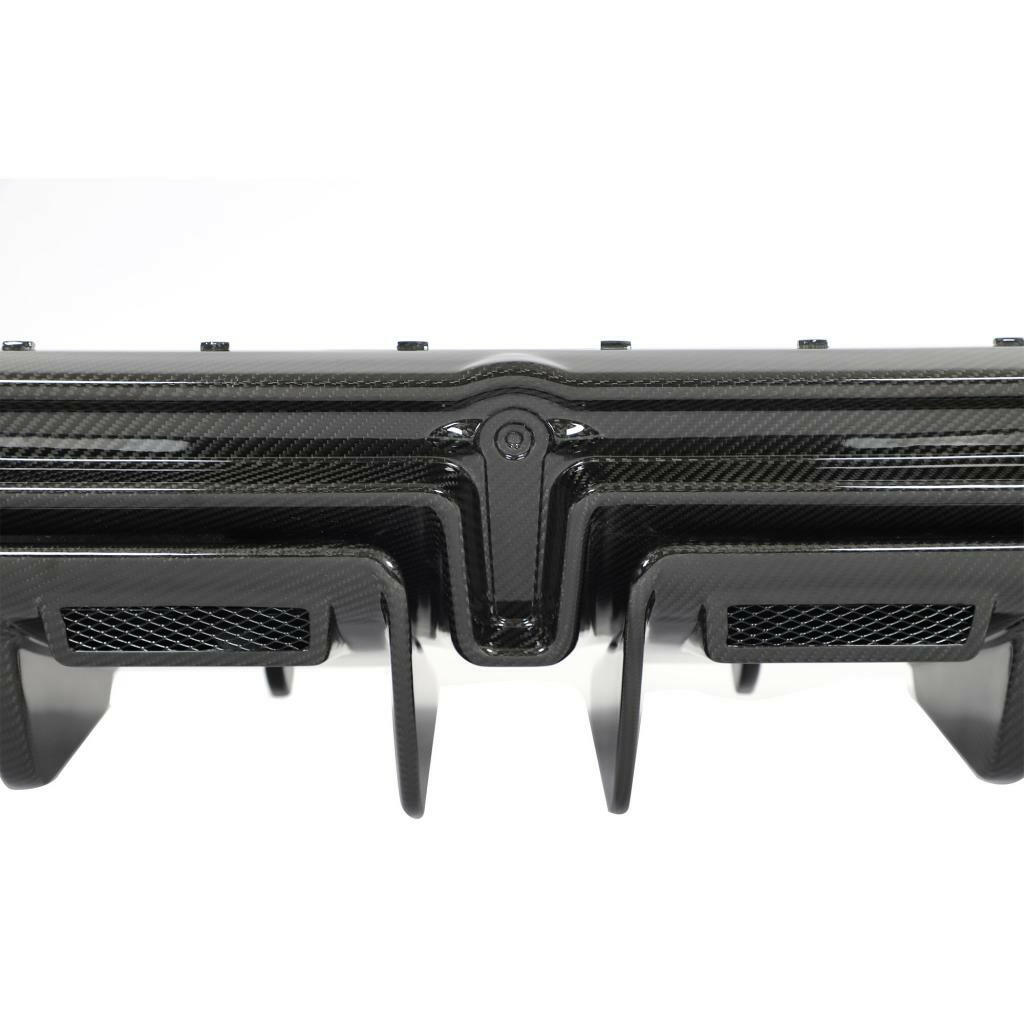 Close-up of the carbon diffuser's center spine and mesh vents (Capristo Style) – Audi R8 4S Facelift