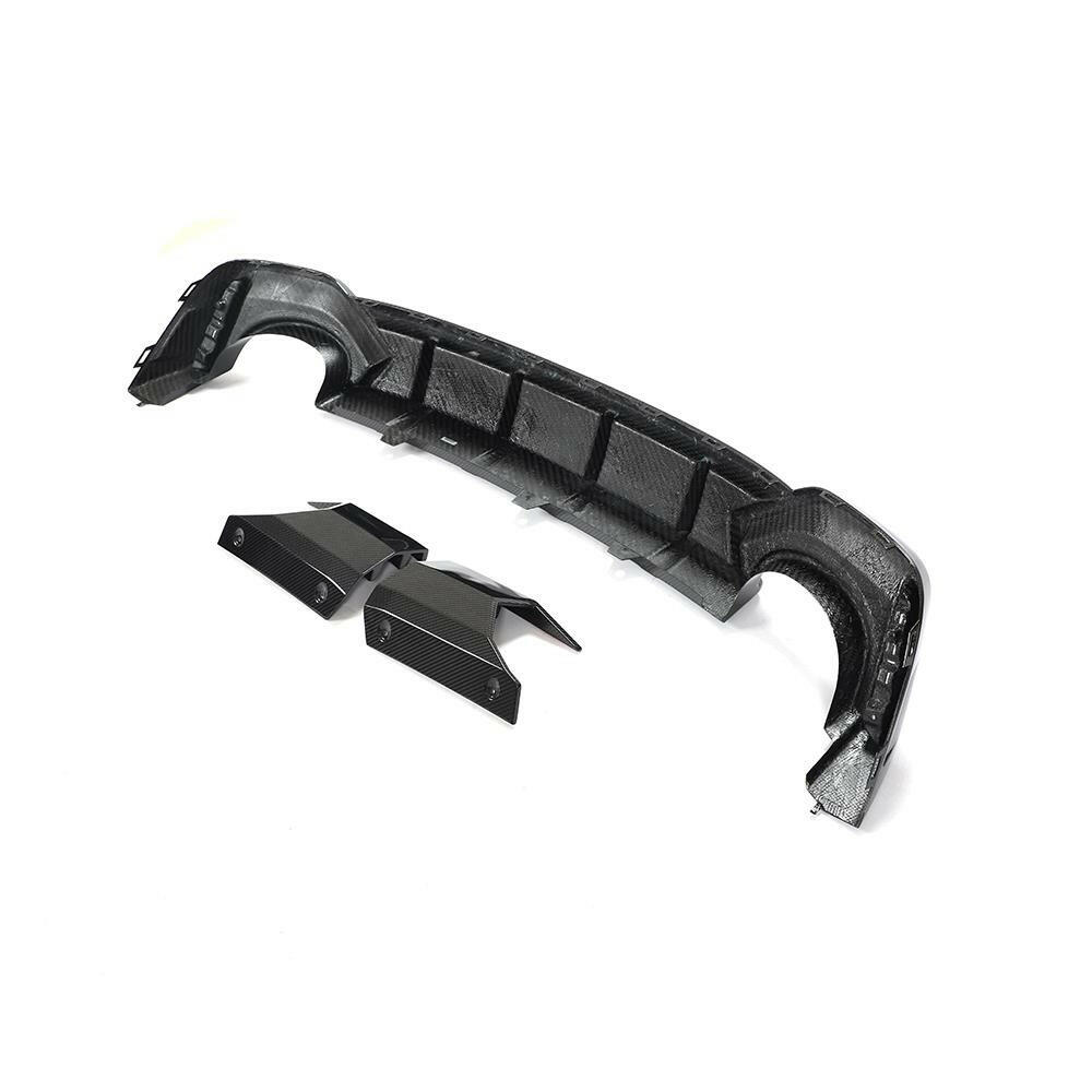 Háromrészes carbon hátsó diffúzor felső 3/4-es nézetből (Euro V1 Style) – Audi RS6 C8 / RS7 C8