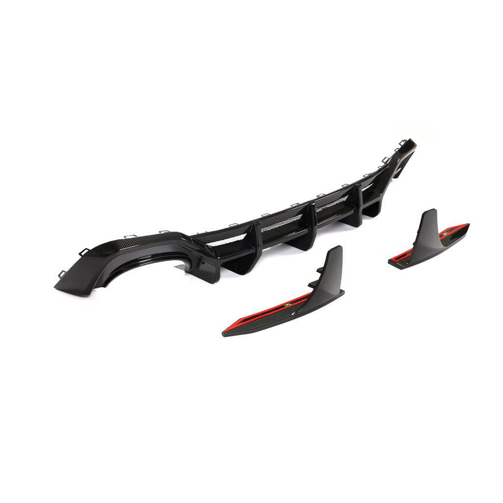 Carbon fiber hátsó diffúzor három elemmel, 3/4-es nézetből (Euro V2 Style) – Audi RS6 C8 / RS7 C8