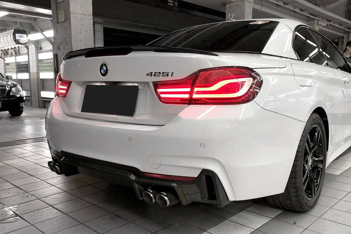 Fehér BMW F33 425i kabrió hátsó háromnegyed nézetből, carbon hátsó koptatóval, négy kipufogóvéggel (ECC Style)