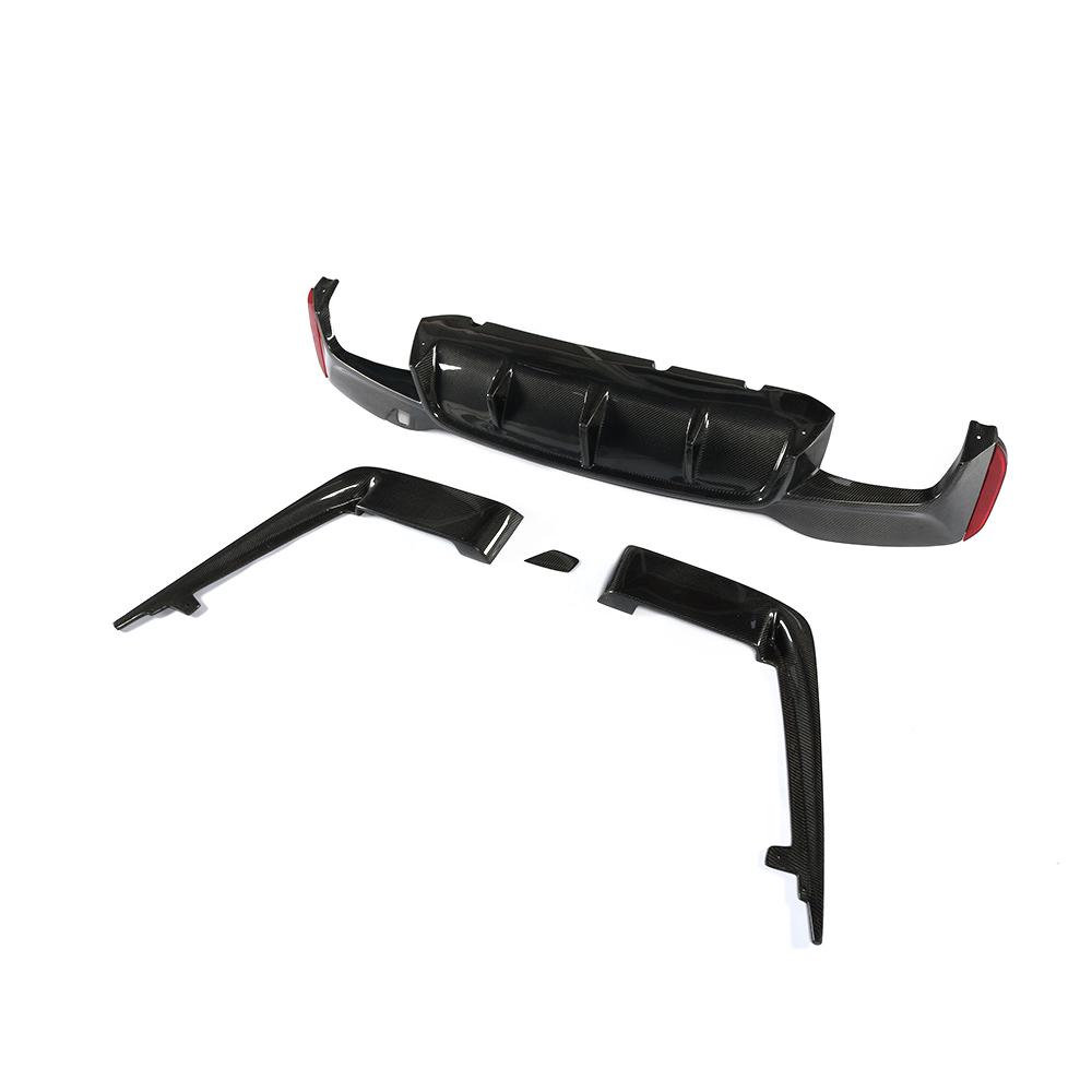Four-piece carbon rear diffuser set with side blades (Blade Style) – BMW F90 M5
