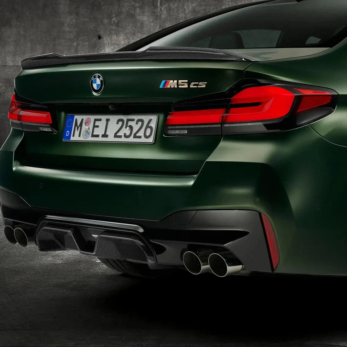 Green BMW F90 M5 CS LCI, rear three-quarter view, with carbon diffuser and four exhaust tips (CS Style)