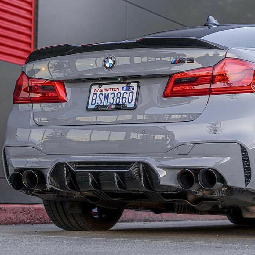 Gray BMW F90 M5 from the rear, with carbon rear diffuser and trunk spoiler (P Style)
