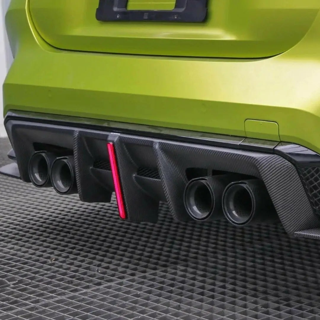 Hátsó diffúzor carbon fiber anyagból bmw m3 kipufogó rendszer dual kipufogócsővel és piros led csíkkal