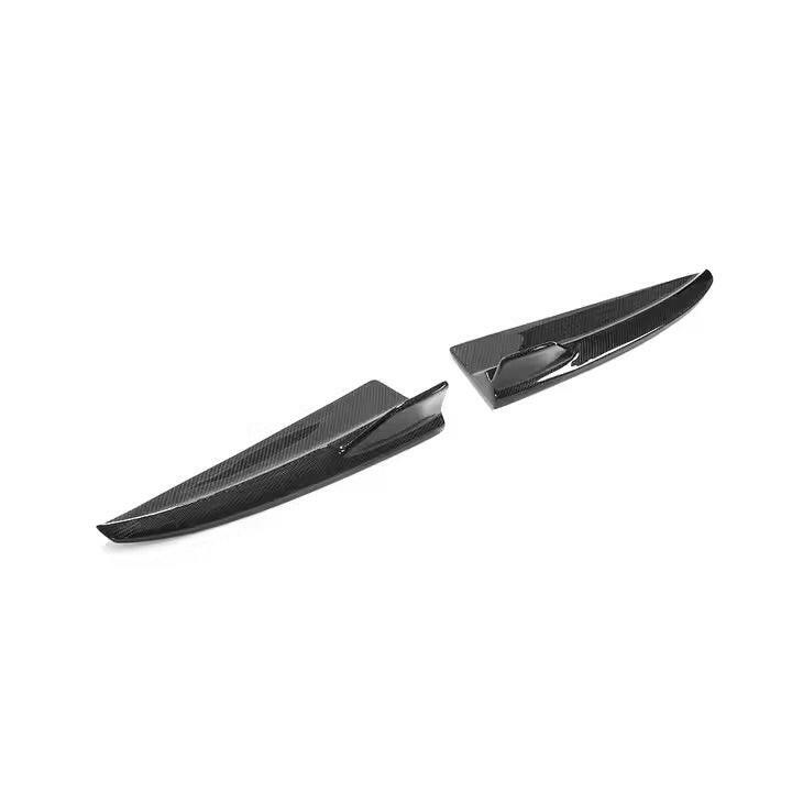 Két carbon hátsó sarok splitter oldalnézetből – Mercedes-AMG C63 W205 (szedán / kombi)