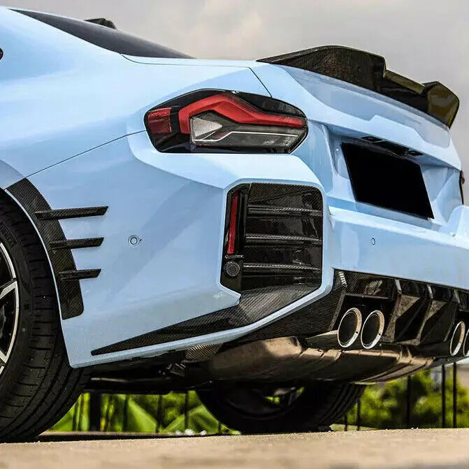 Hátsó prizma betét carbon fiber bmw g87 m2 fekete karbon elemekkel és kipufogó rendszerrel