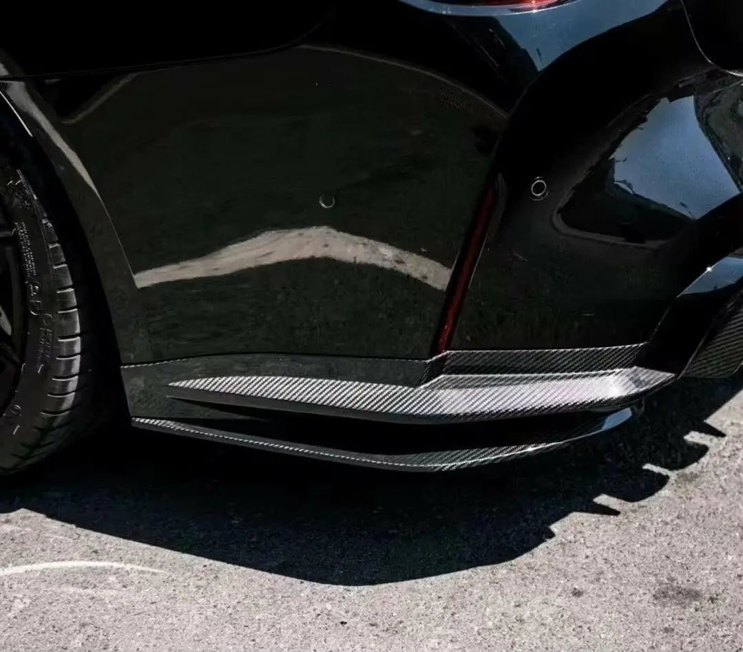 Hátsó szoknya carbon fiber bmw m3 kipufogó rendszerhez, fekete fényes, szögletes kialakítású karbon oldalsó küszöb
