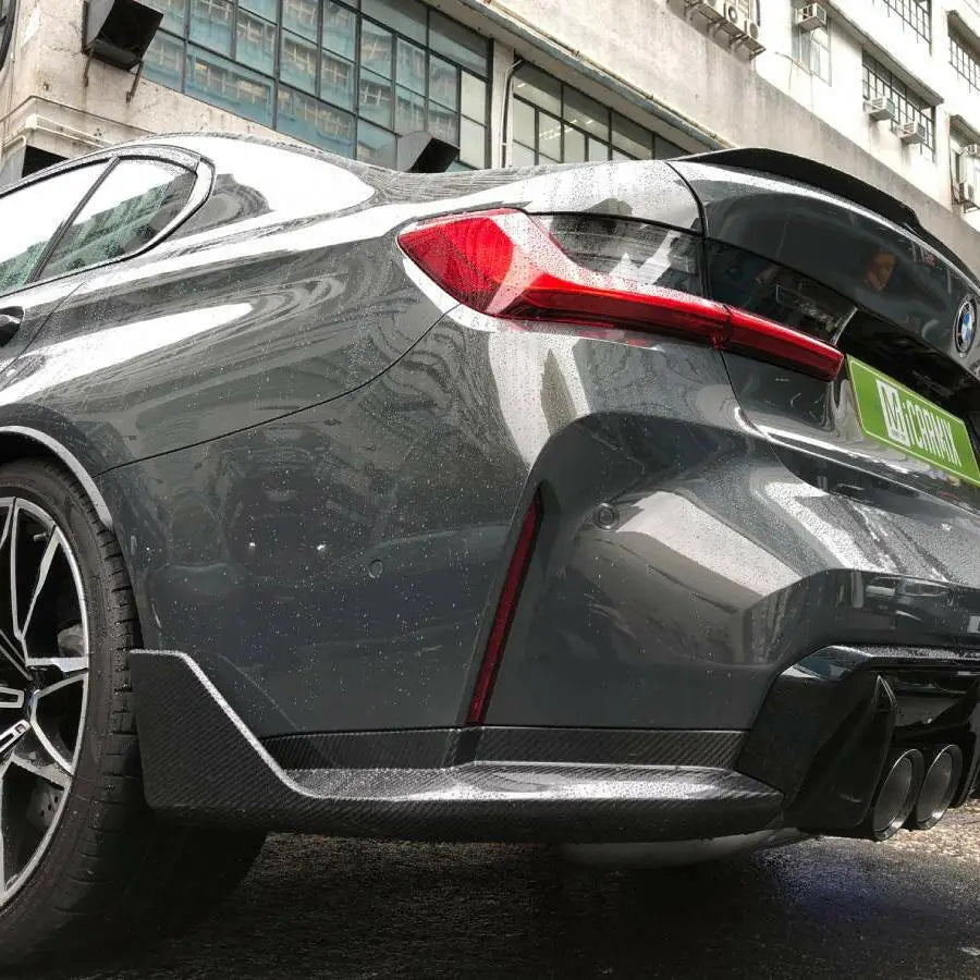 Hátsó oldalán sötét szürke carbon fiber hátsó szoknya integrált bmw m3 kipufogó rendszerrel