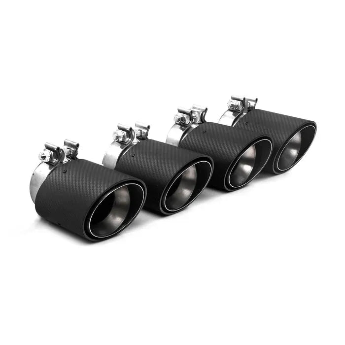 Four clip-on carbon exhaust tips in a row, side view – BMW G90 M5