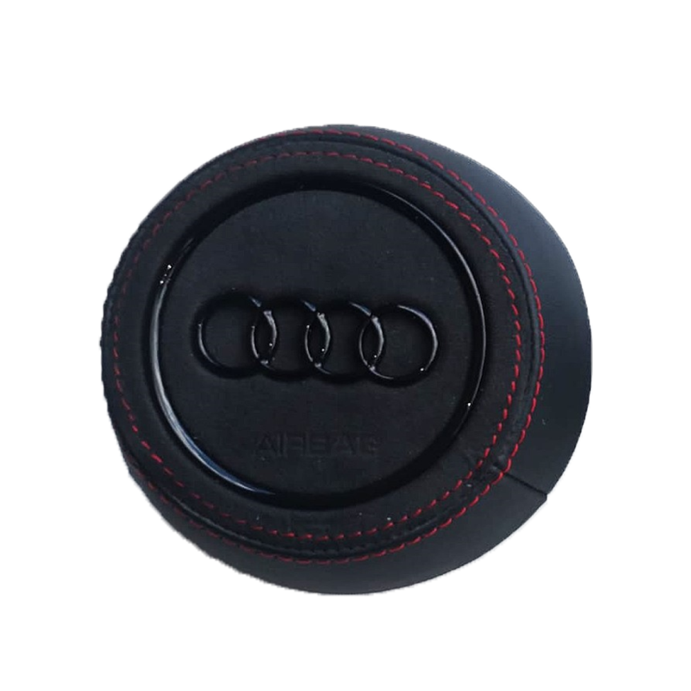 Fekete egyedi légzsákfedél piros dupla varrással és Audi karikákkal – Audi R8 4S